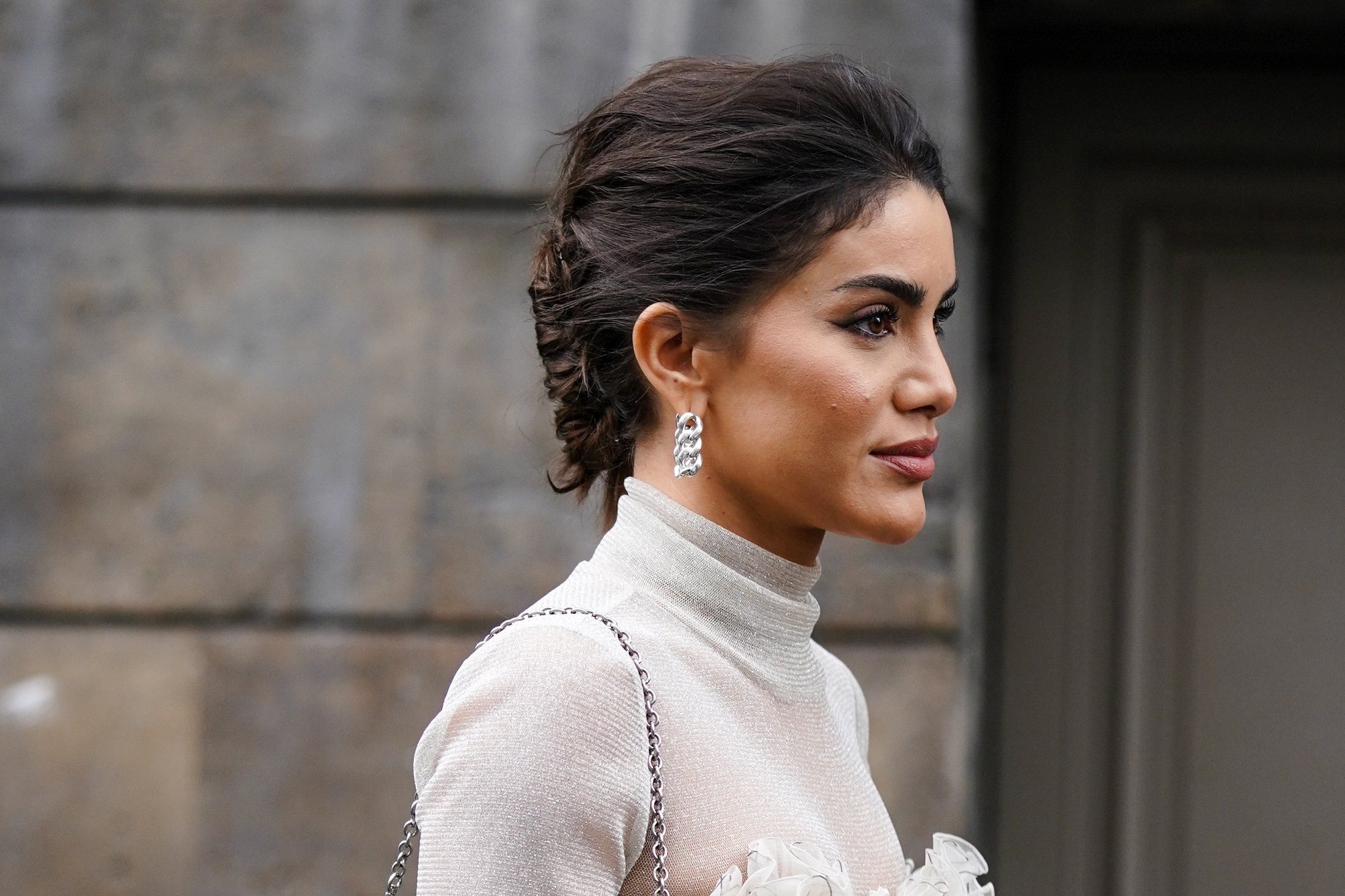 Hairstyles for a wedding. Here are some tips so that you don’t have to go to a professional