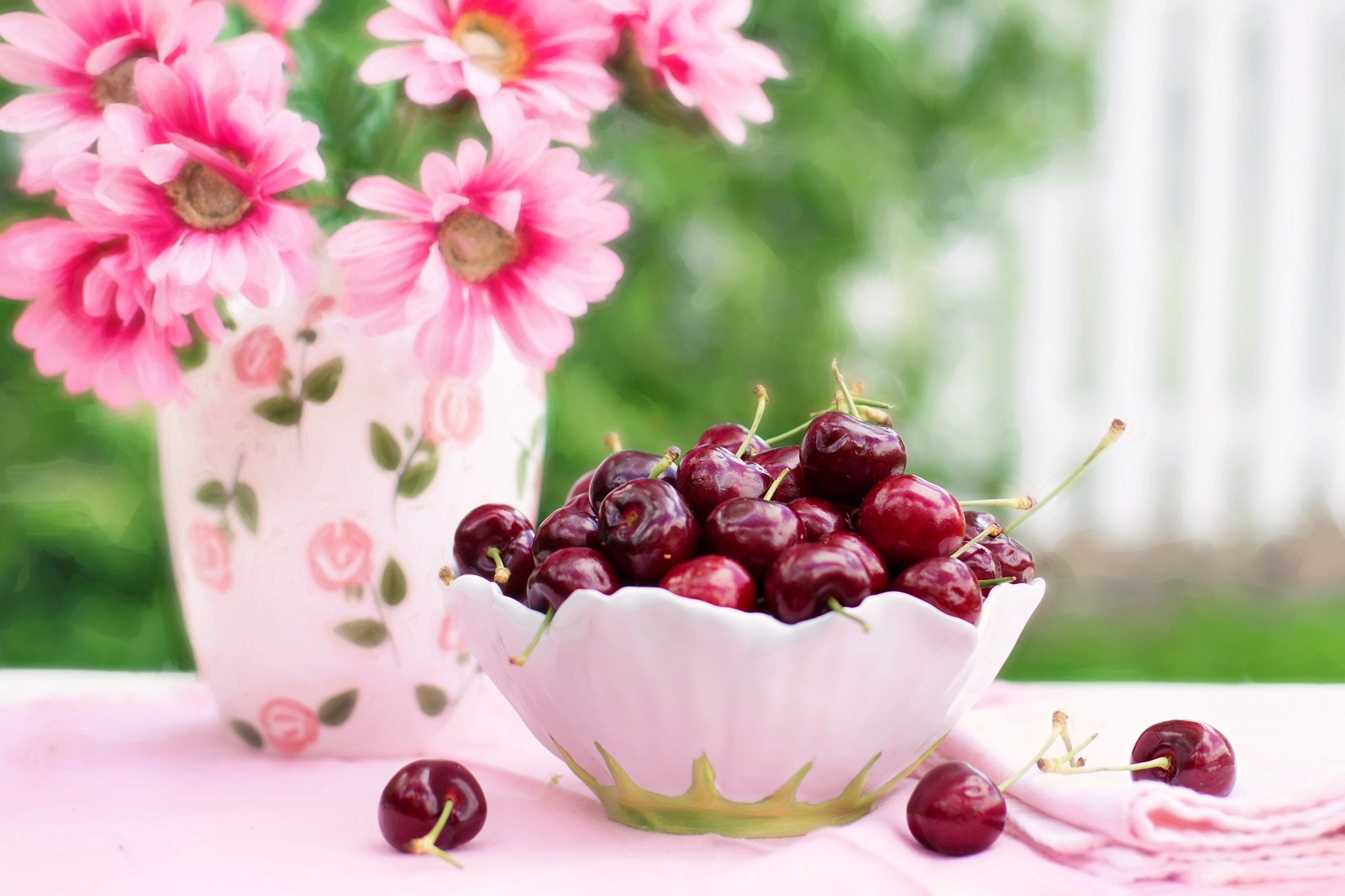 Cherries for beauty. We suggest how to create great cosmetics on their basis
