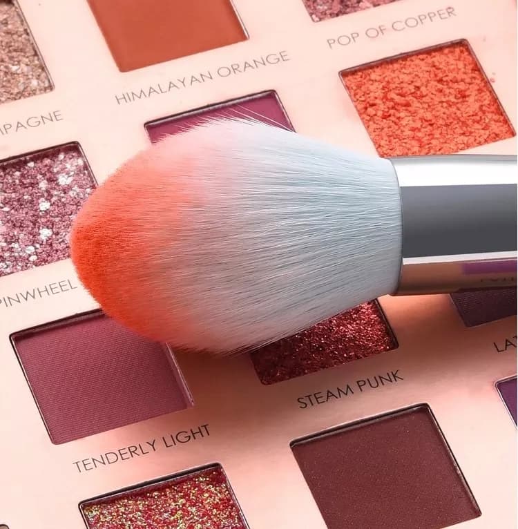 What does the perfect makeup brush set include?