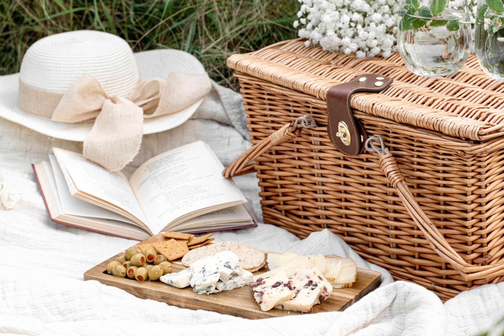 6 simple snacks that are great for a picnic in the park