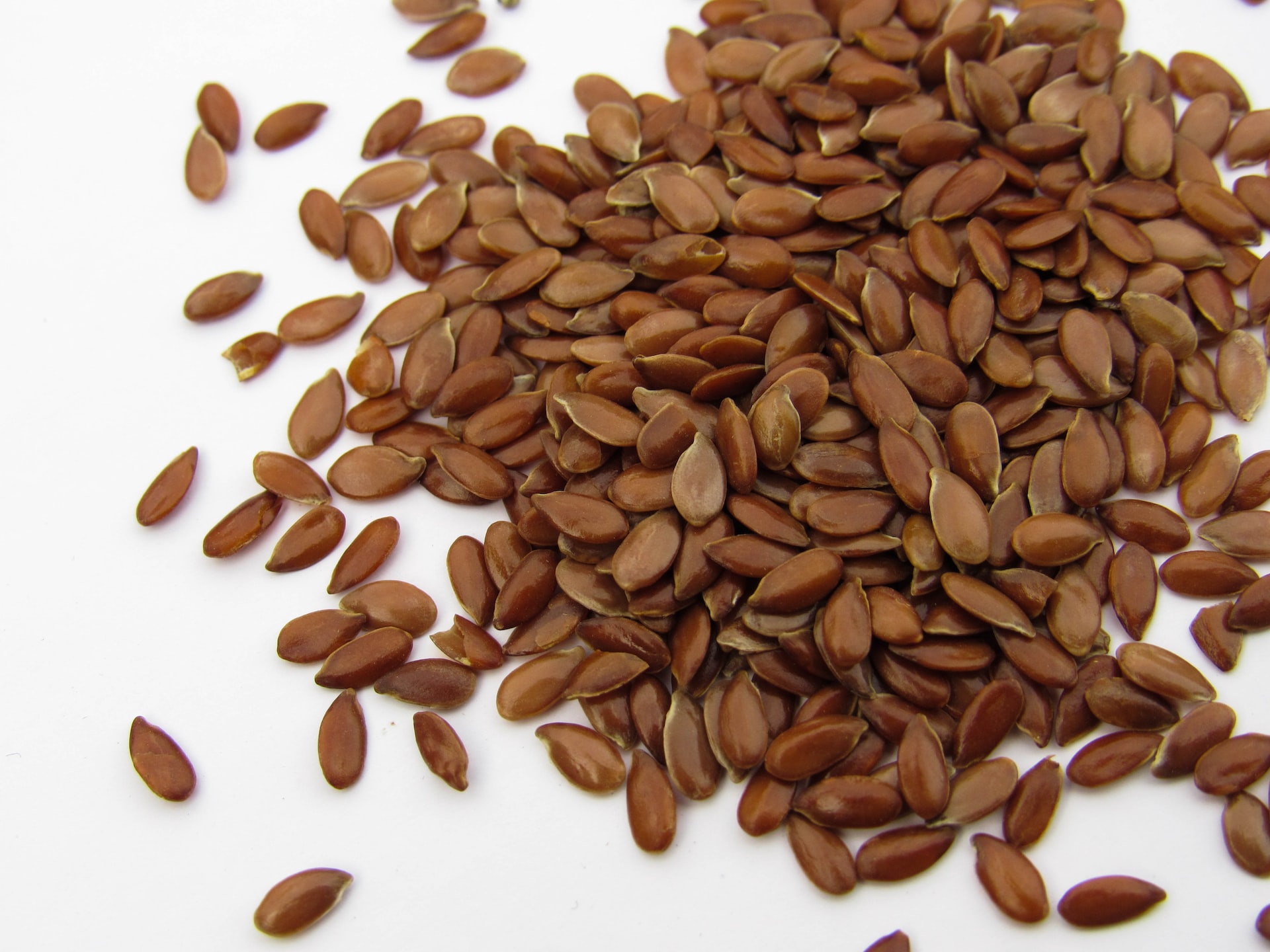 Flaxseed is gold for hair. How to use it to grow thick and shiny hair?