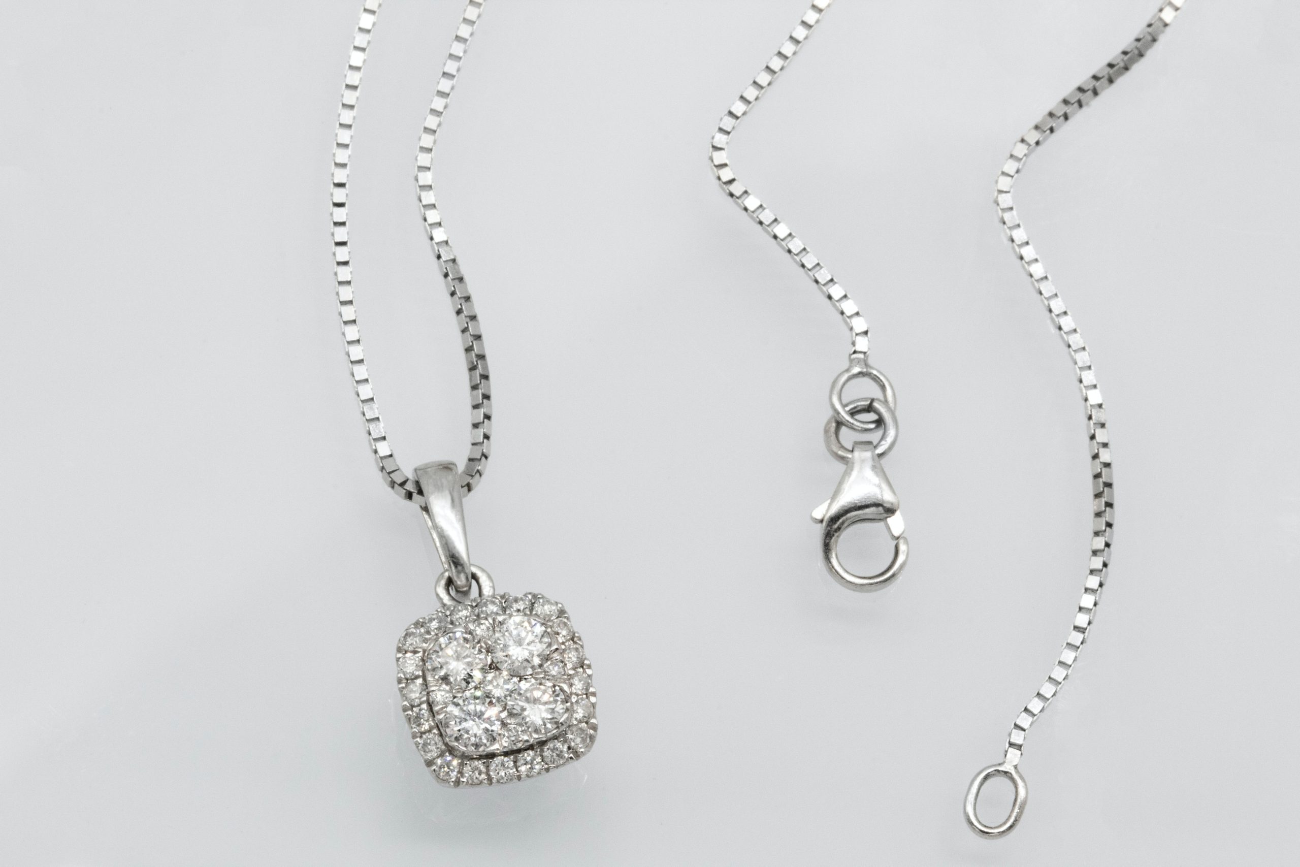 Styling with Art Deco: The Pave Diamond Necklace Takes the Starring Role